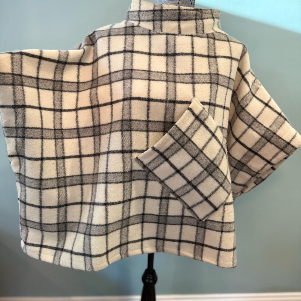 Elegant Plaid Women's Poncho - Cream and Gray